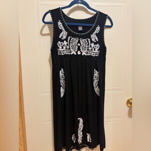Chelsea & Theodore Sz PL Black Dress W/White Embroidery and Trim VGUC 😊😊